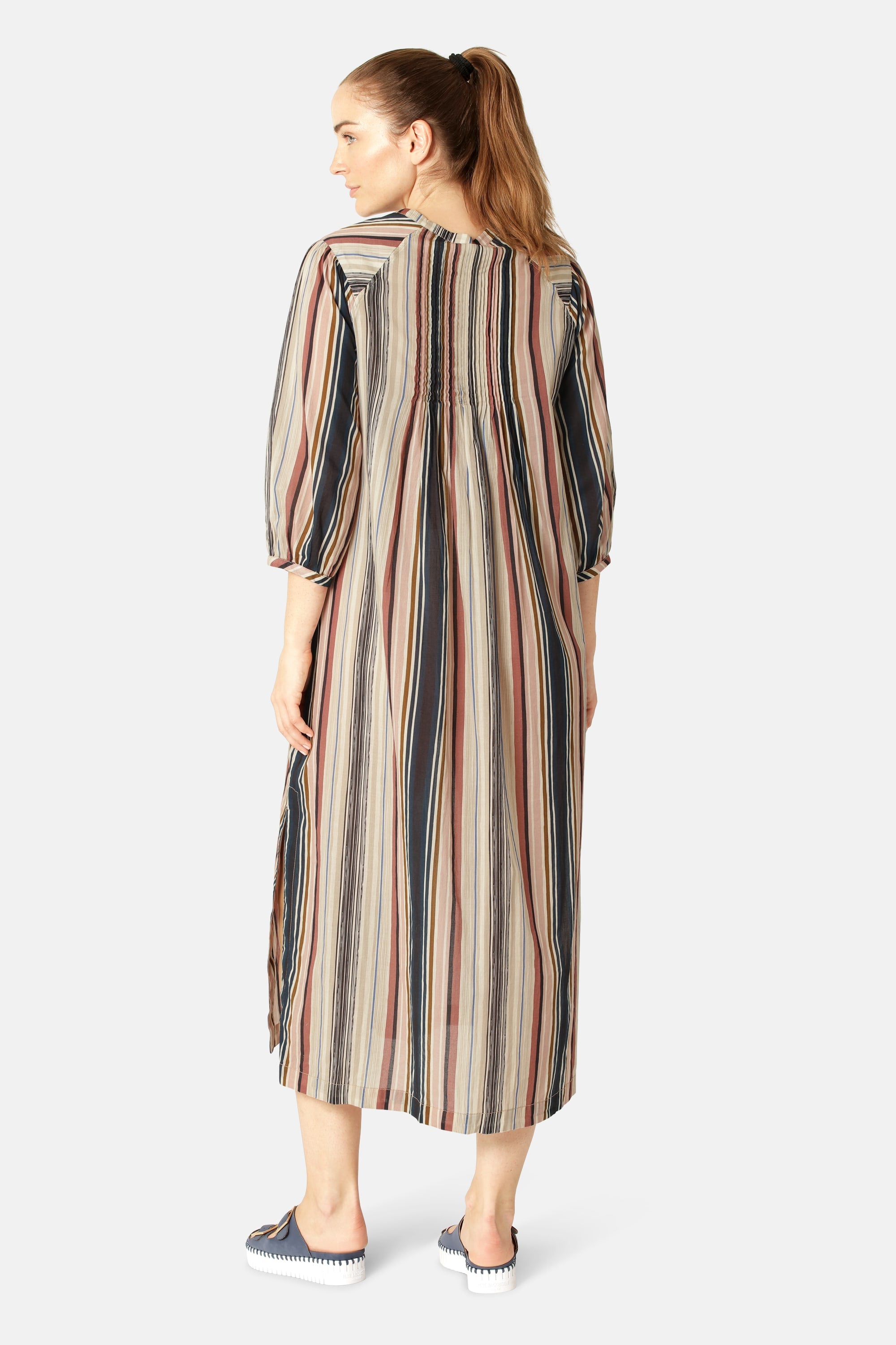 Lang Kjole med Ballongermer Pintuck - Beige Organic Stripe